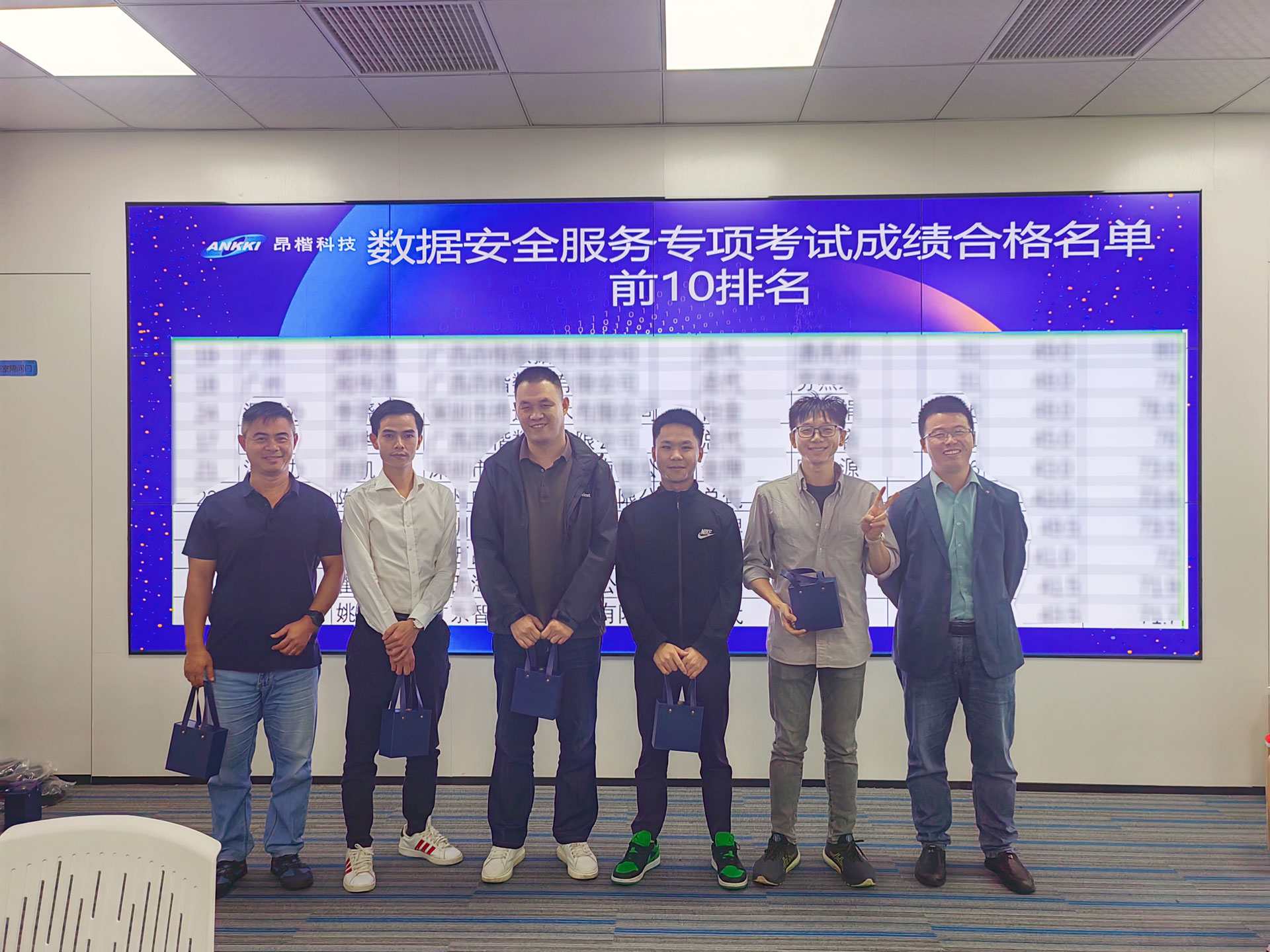 ce32fc183bba7ab48e11579e051b9d84.jpg